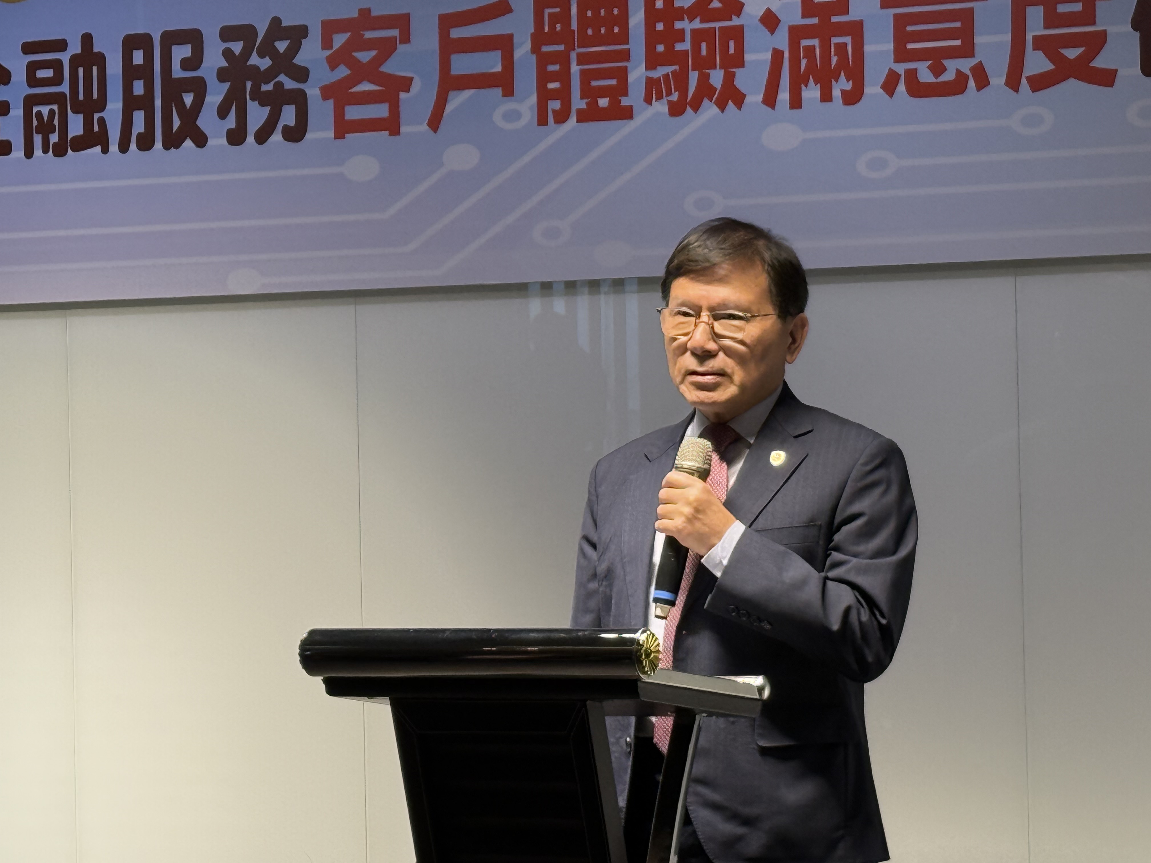 基富通：Z世代投資紀律成熟！84％採定期定額　偏好股票型基金