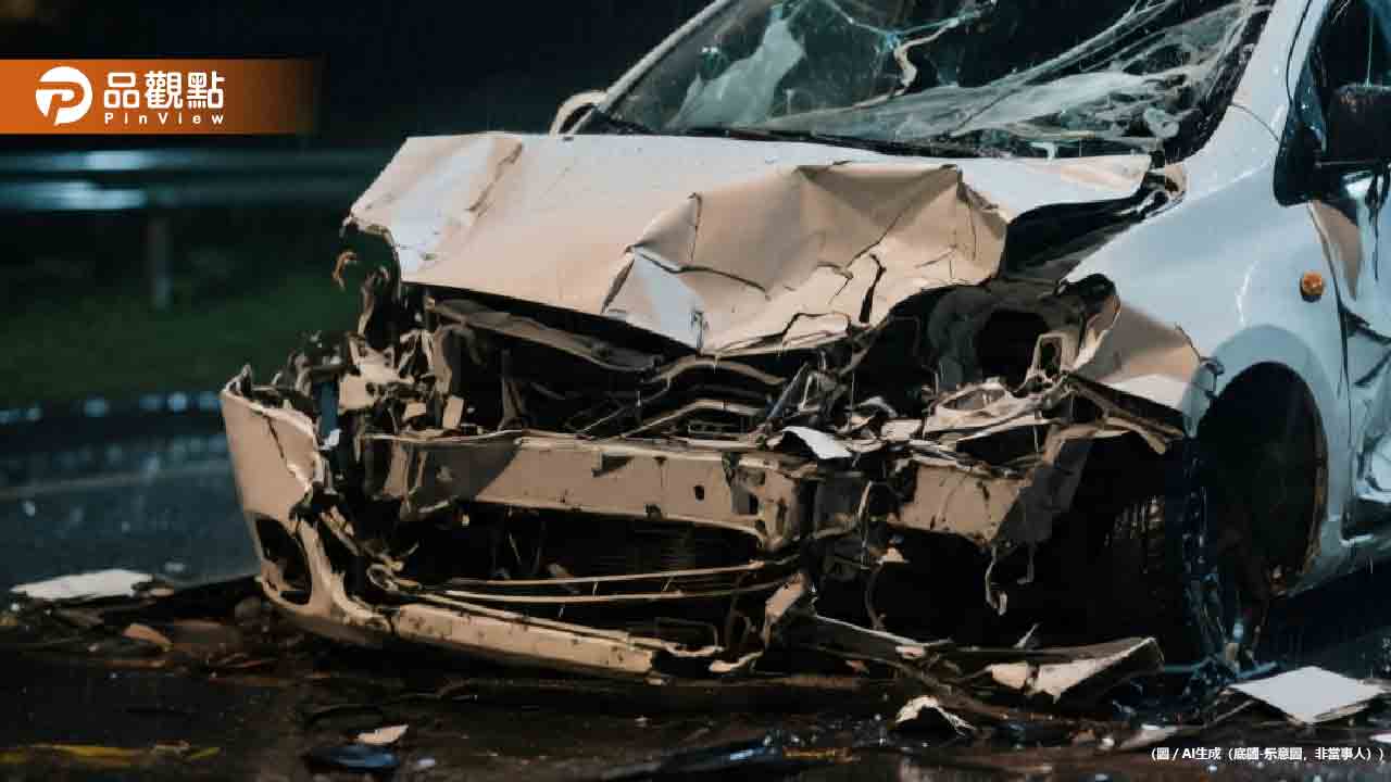 台南深夜死亡車禍！自小客自撞燈桿爛毀　男駕駛送醫不治